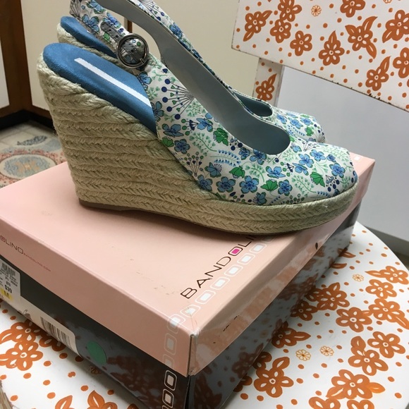 Bandolino Wedge Sandal - Picture 3 of 8